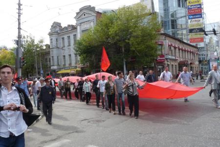 «Марш миллионов» в Саратове прошел под красным флагом