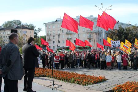 В Пскове прошел митинг протеста против роста тарифов ЖКХ