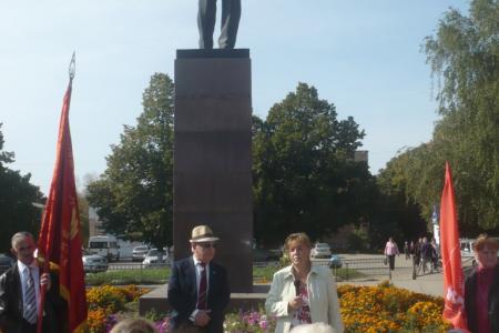 Тульская область. На митинге в Богородицке против отставки главы-единоросса голосовал только директор похоронного бюро