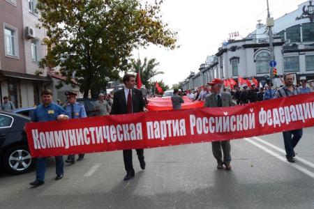 «Марш миллионов» в Саратове прошел под красным флагом