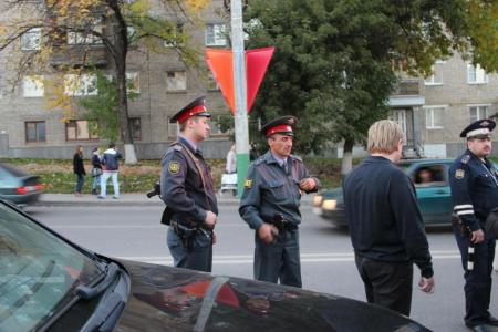 Пенза. Репрессии против коммунистов. Убрать красные флаги не получилось у Гитлера, не получится и у полицаев.