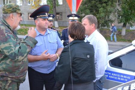 Пенза. Репрессии против коммунистов. Убрать красные флаги не получилось у Гитлера, не получится и у полицаев.