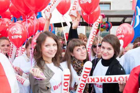 Видео. Брянск. В день города его жители вышли на улицы под знаменами КПРФ и лозунгами «Вадим Потомский – наш кандидат»