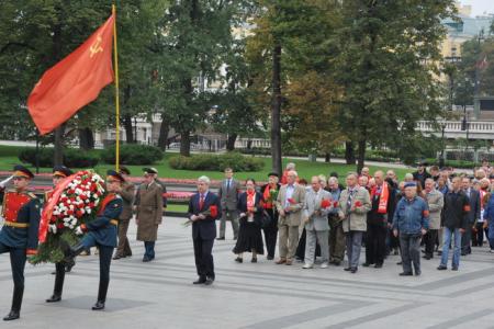 Коммунисты в Москве отметили 67-ю годовщину Победы советского народа над милитаристской Японией и окончанием Второй мировой войны   