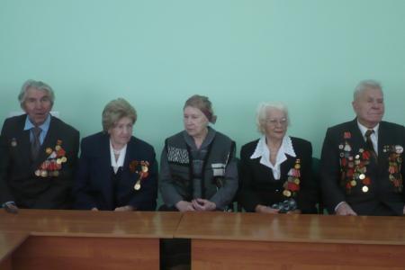 В тульской школе №24 презентовали картину художника-коммуниста, посвящённую 200-летию Бородинской битвы    