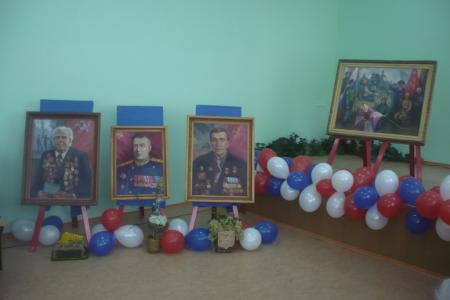 В тульской школе №24 презентовали картину художника-коммуниста, посвящённую 200-летию Бородинской битвы    