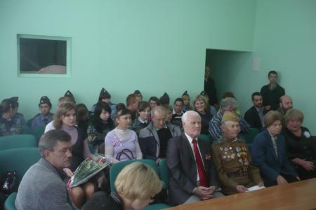 В тульской школе №24 презентовали картину художника-коммуниста, посвящённую 200-летию Бородинской битвы    