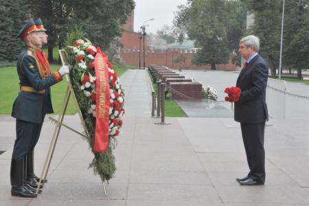 Коммунисты в Москве отметили 67-ю годовщину Победы советского народа над милитаристской Японией и окончанием Второй мировой войны   