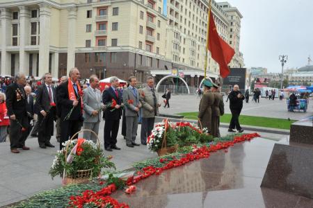 Коммунисты в Москве отметили 67-ю годовщину Победы советского народа над милитаристской Японией и окончанием Второй мировой войны   