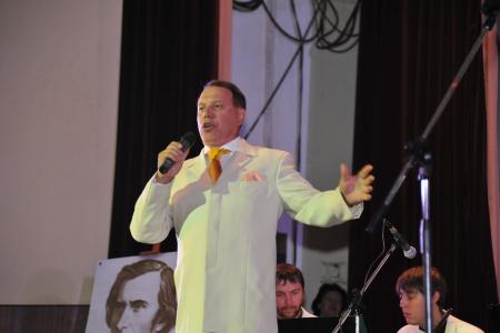«Пока с нами советская школа, нас не одолеет ни один супостат!». Г.А. Зюганов принял участие в творческом вечере, посвященном Дню знаний и предстоящему Дню учителя