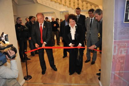 «Не отступая – быть самим собой». В Москве открылась выставка, посвященная 75-летию со дня рождения Ю.Д. Маслюкова