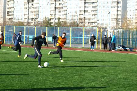 Спортивный клуб КПРФ  в рамках Спартакиады для жителей Москвы организовал соревнования по волейболу, стритболу и футболу