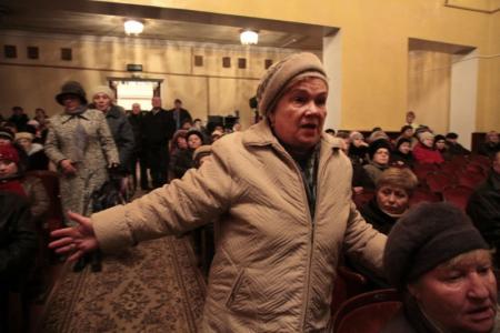 Тульская область. Сотни жителей Щёкино вышли под советским флагом на стихийный митинг против отмены чернобыльских льгот