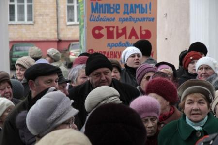Тульская область. Сотни жителей Щёкино вышли под советским флагом на стихийный митинг против отмены чернобыльских льгот