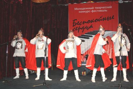 В Новосибирске состоялся конкурс-фестиваль комсомольской песни «Беспокойные сердца»