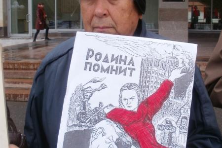 «Не забудем! Не простим!». Коммунисты Ульяновска провели пикет протеста в день расстрела парламента