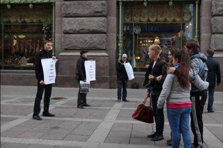 В Санкт-Петербурге прошла акция молодых коммунистов в память о руководителе свободной Ливии Муаммаре Каддафи