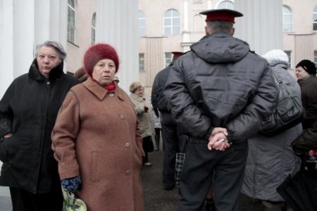 Тульская область. Сотни жителей Щёкино вышли под советским флагом на стихийный митинг против отмены чернобыльских льгот