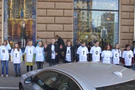 Видео. Акция в Москве «Стреляй, я тоже - Каддафи!»