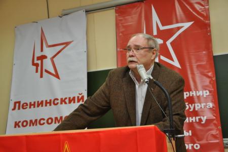Санкт-Петербург: Ленинский комсомол поддерживает интеллектуальную молодежь