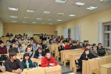 Санкт-Петербург: Ленинский комсомол поддерживает интеллектуальную молодежь