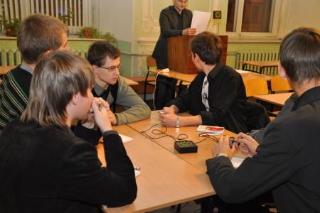 Санкт-Петербург: Ленинский комсомол поддерживает интеллектуальную молодежь