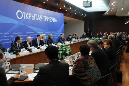 Г.А. Зюганов на «круглом столе» по проблемам образования: «Малообразованным, серым обществом управлять несложно. Но у такой страны нет никакого будущего!»