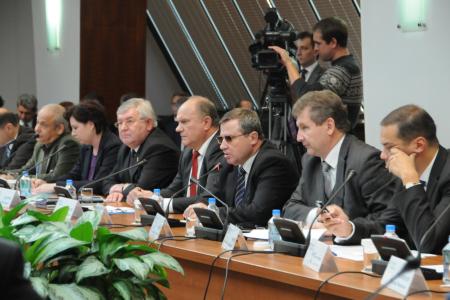 Г.А. Зюганов на «круглом столе» по проблемам образования: «Малообразованным, серым обществом управлять несложно. Но у такой страны нет никакого будущего!»