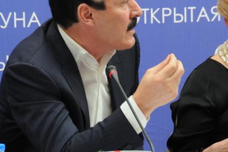 Г.А. Зюганов на «круглом столе» по проблемам образования: «Малообразованным, серым обществом управлять несложно. Но у такой страны нет никакого будущего!»