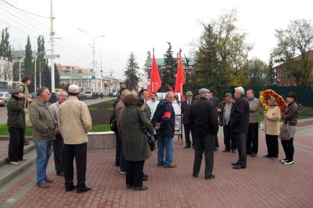 Тамбовские коммунисты провели пикеты в память о павших защитниках советской власти