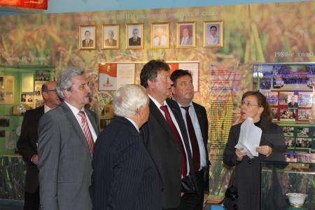 Краснодарский край: Встречи заместителя Председателя ЦК КПРФ В.И.Кашина с активом КПРФ и кубанскими учеными, земледельцами. Дискуссия с губернатором края