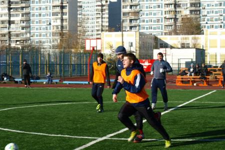 Спортивный клуб КПРФ  в рамках Спартакиады для жителей Москвы организовал соревнования по волейболу, стритболу и футболу