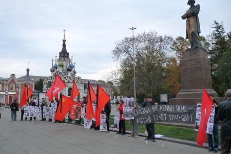 Саратов: Пикет памяти защитников Верховного Совета РФ