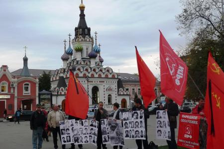 Саратов: Пикет памяти защитников Верховного Совета РФ