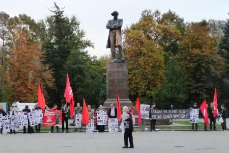 Саратов: Пикет памяти защитников Верховного Совета РФ