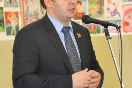 Салют, пионерия! Г.А. Зюганов наградил почетными грамотами юных художников