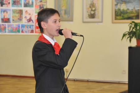 Салют, пионерия! Г.А. Зюганов наградил почетными грамотами юных художников