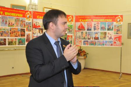 Салют, пионерия! Г.А. Зюганов наградил почетными грамотами юных художников