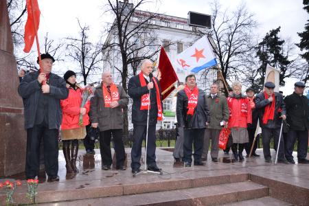 2,5 тысячи человек митинговали в Рязани в 95-ю годовщину Октябрьской революции