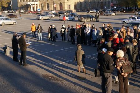 В Волгограде состоялся митинг против ликвидации школы №19