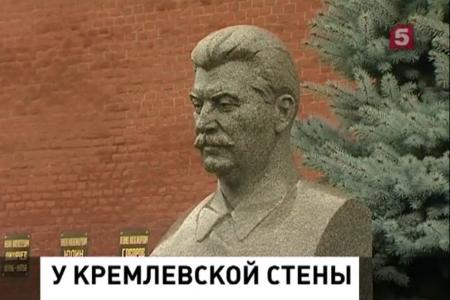 Видео. Пятый канал в связи с 30-летием со дня смерти Л.И. Брежнева рассказал о некрополе у кремлевской стены 