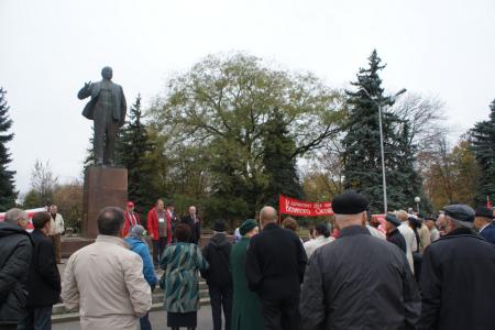 В Карачаево-Черкесии 95-летие Великого Октября отметили автопробегом, митингами, собраниями, возложениями цветов
