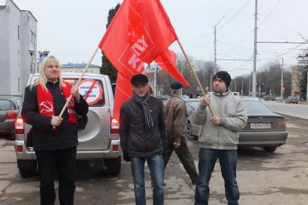 Калужские коммунисты провели автопробег против роста цен