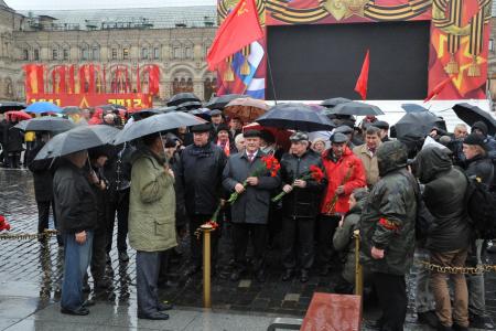 Возложение цветов к Мавзолею В.И. Ленина (Фоторепортаж)