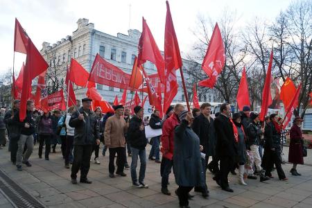 Пензенские коммунисты 7 ноября провели шествие и митинг