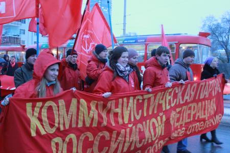 В Екатеринбурге прошла праздничная демонстрация, посвященная 95-летию Великой Октябрьской революции