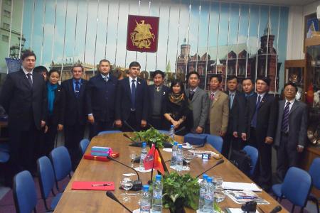 Руководитель фракции КПРФ в Мосгордуме А.Е. Клычков провел встречу с делегацией из Вьетнама