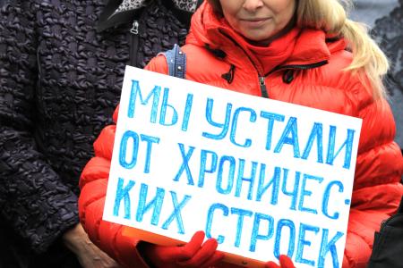 Москва. Митинг протеста против застройки сада имени Травникова
