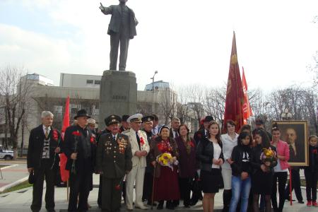 В Кабардино-Балкарии прошли акции КПРФ, посвященные 95-й годовщине Великой Октябрьской социалистической революции