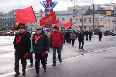 Коммунисты Тульской области отмечают 95-летие Великого Октября шествиями и митингами